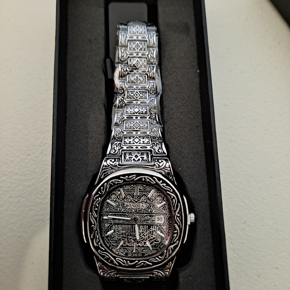 ONOLA Classic Watch - Picture 4 of 4